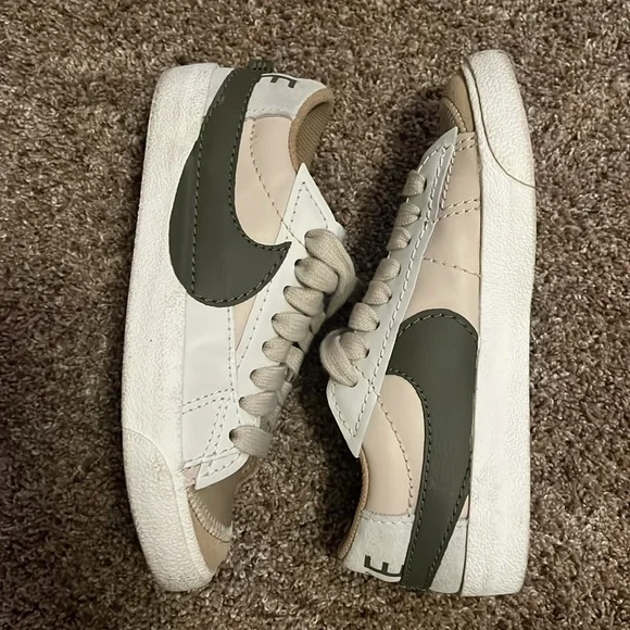Nike Blazer Low 77 Jumbo Swoosh  Shoes Women’s Size 7.5 - Picture 3 of 8